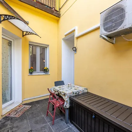 La Coccinelle - Superb Views *