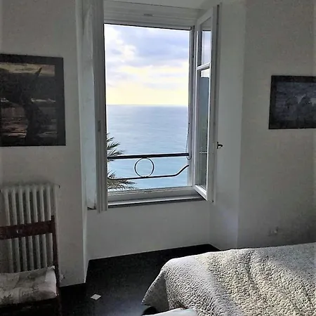 La Coccinelle - Superb Views Corniglia