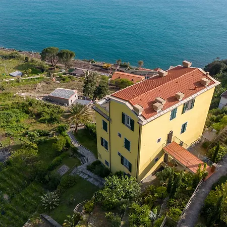 La Coccinelle - Superb Views * Corniglia